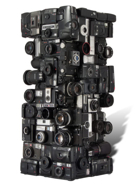 Loading cybertrash sculpture named "Brownie" – Please wait