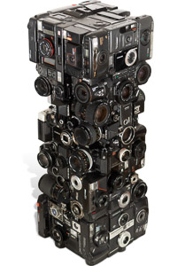 Artwork named "Kodak": cybertrash sculpture (totem) by the sculptor Rémy Tassou. (a 3/4 view, main view) (Vignette)