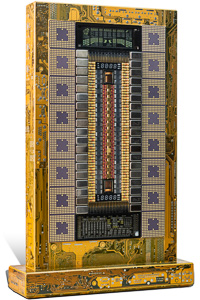 Artwork named "Mono-2" : cybertrash totem by the sculptor Rémy Tassou - (vignette)